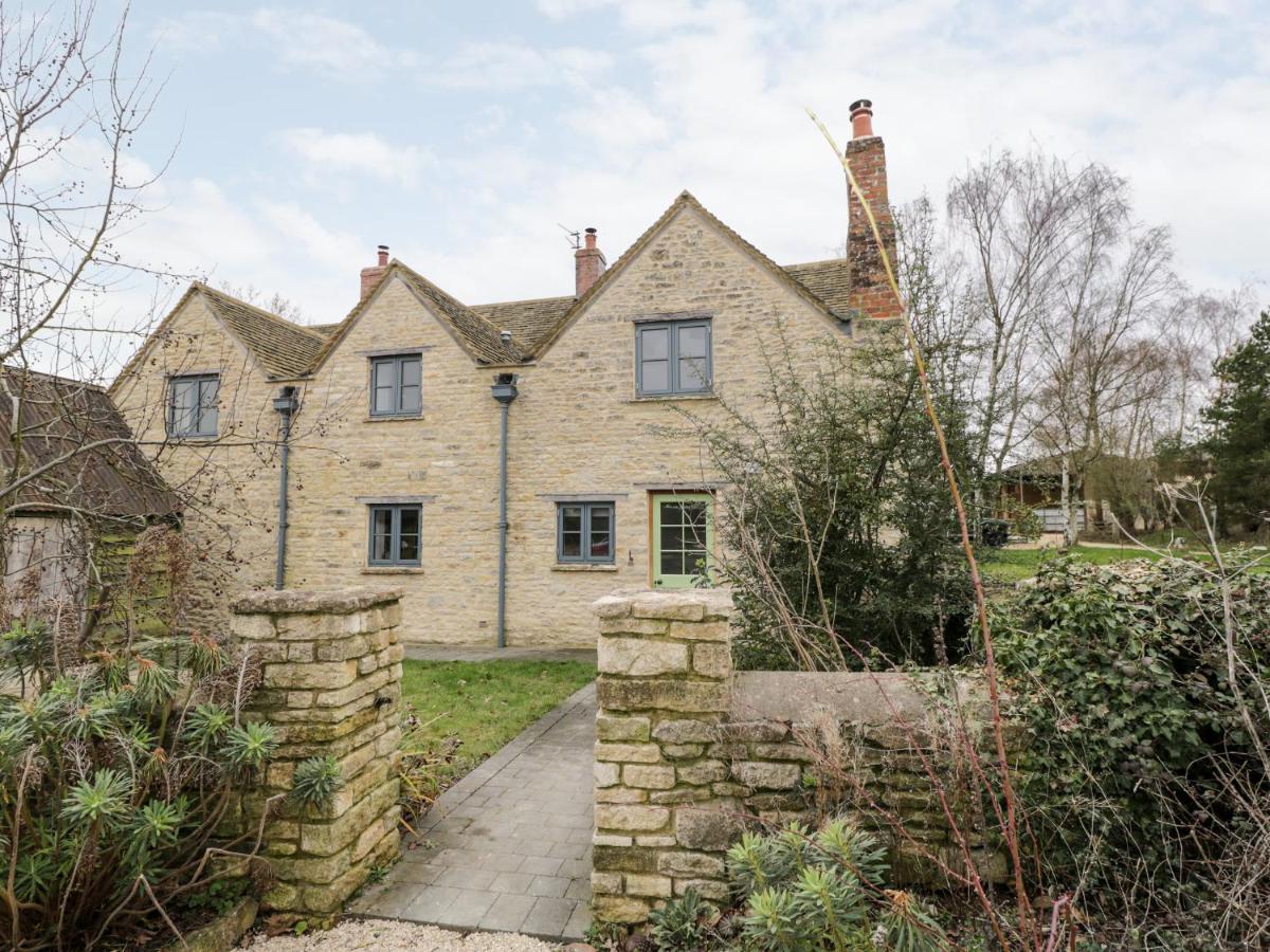 High Cogges Farm Holiday Cottages Witney Exterior photo